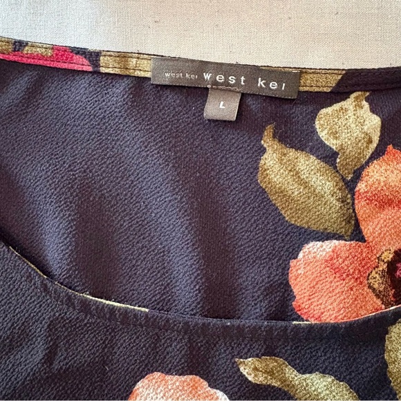 West Kei Navy Floral Tie-Front or Back Short Sleeved Blouse - Picture 5 of 16